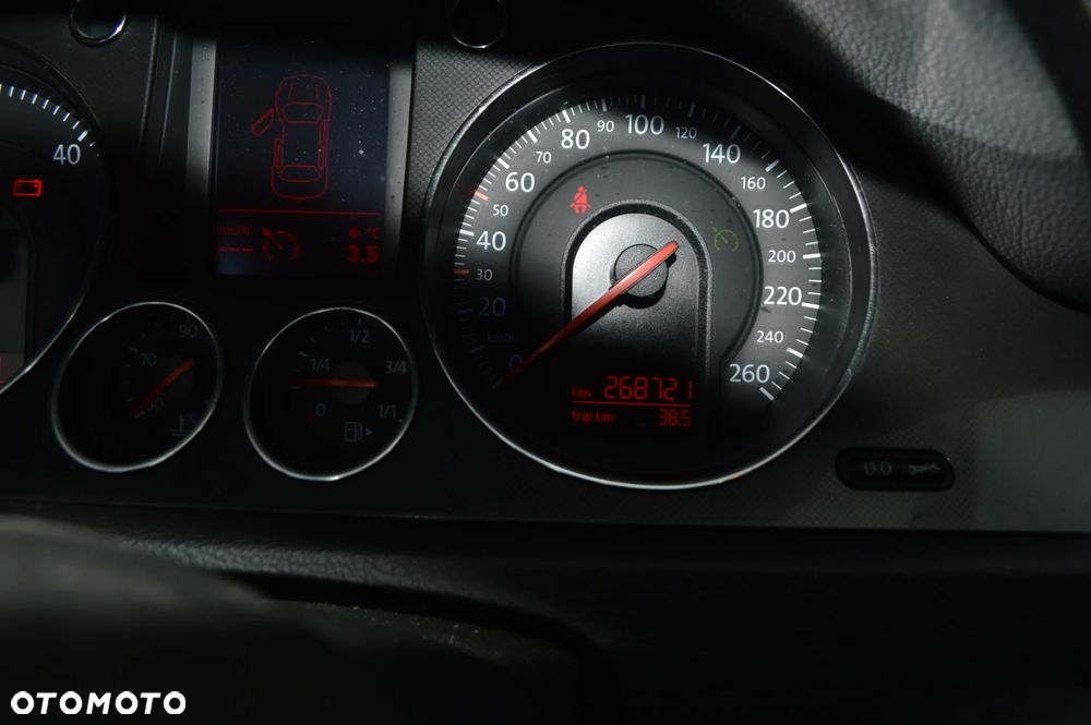 Volkswagen Passat 2.0 TDI Individual Chrom - 5