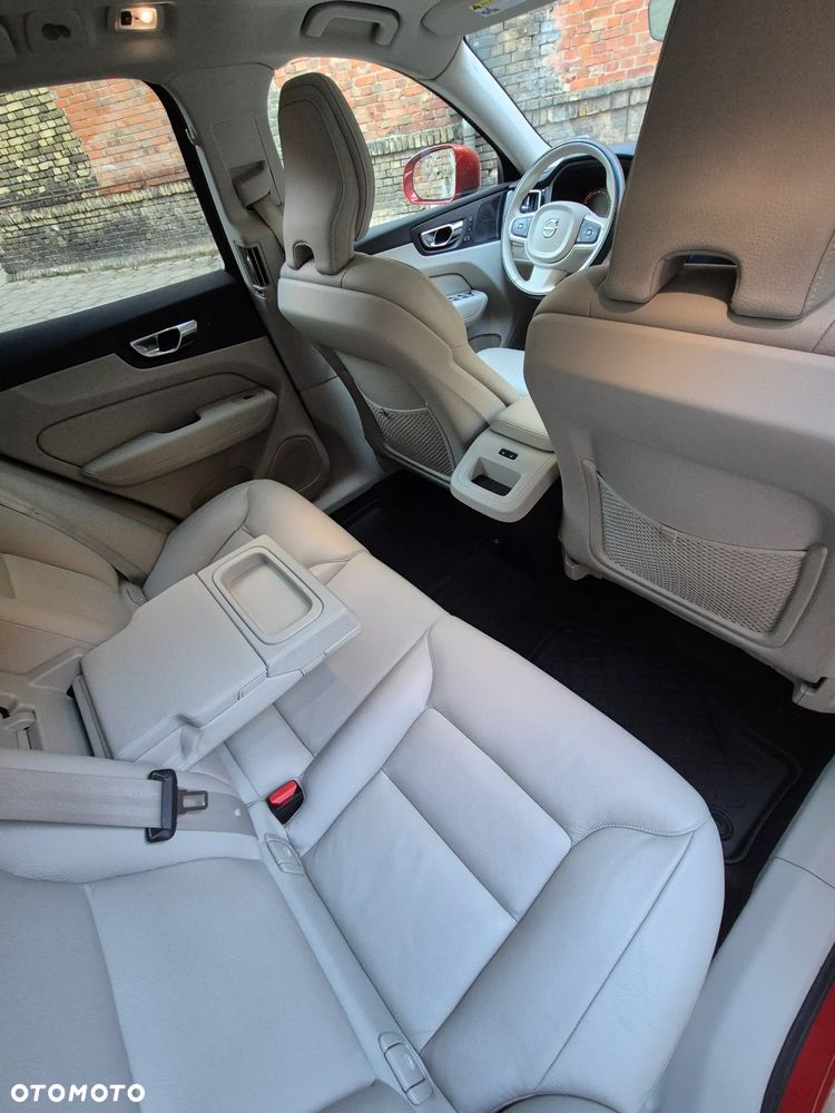 Volvo XC 60 T5 GPF AWD Momentum - 24