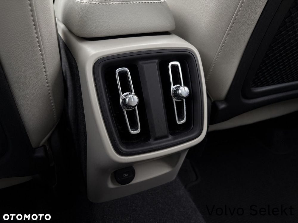 Volvo XC 40 - 24