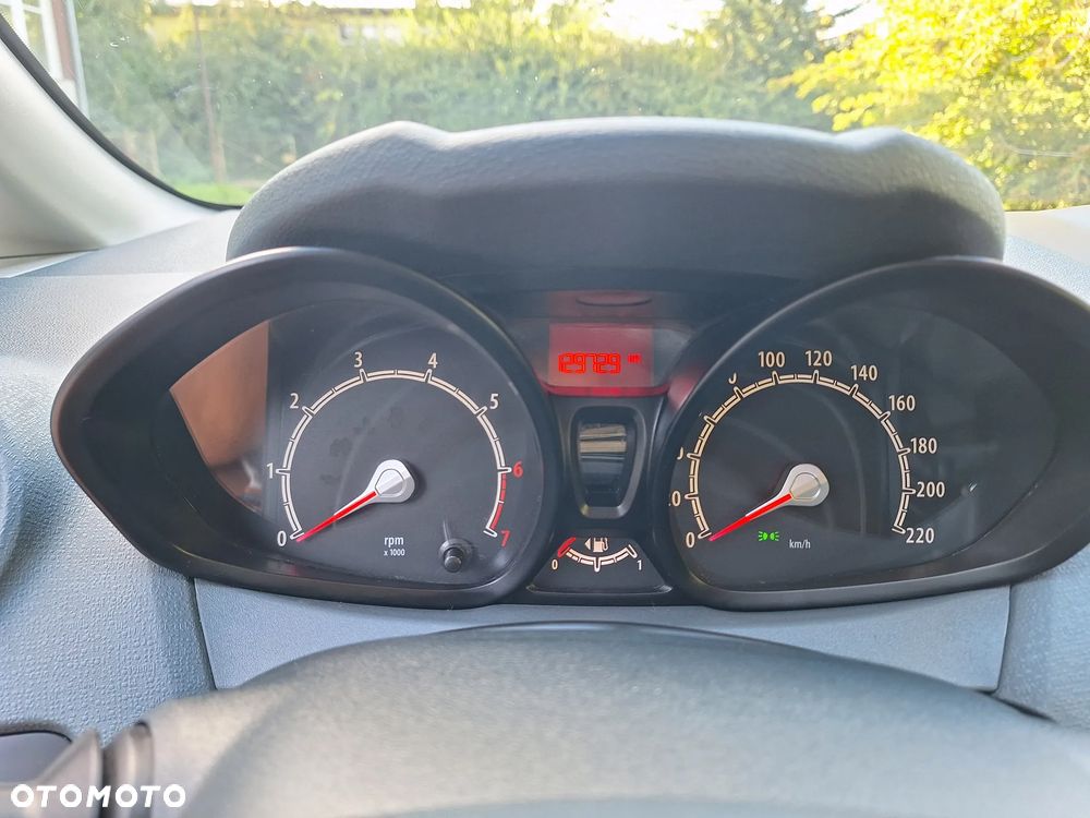 Ford Fiesta 1.25 Celebration - 28