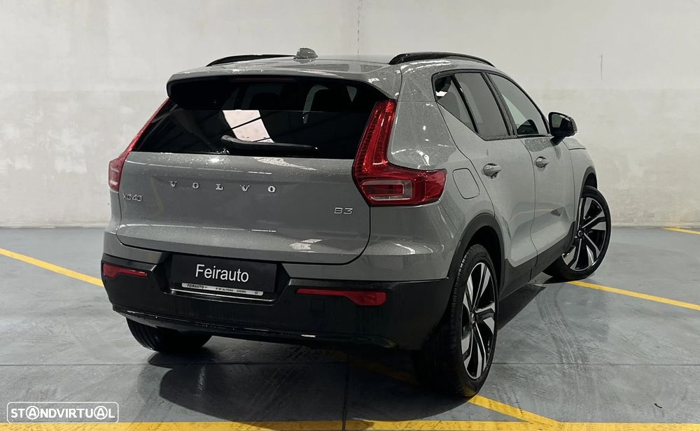 Volvo XC 40 2.0 B3 Plus Dark - 2