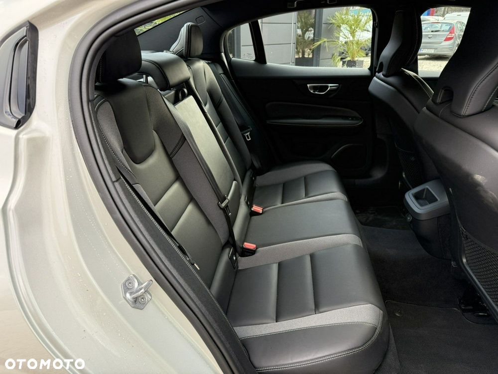 Volvo S60 B4 B R-Design - 32