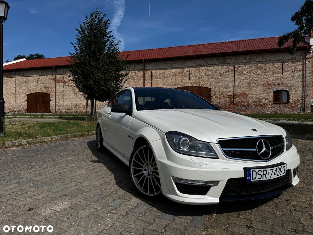 Mercedes-Benz Klasa C 63 AMG Coupe AMG SPEEDSHIFT MCT AMG Performance Package - 2