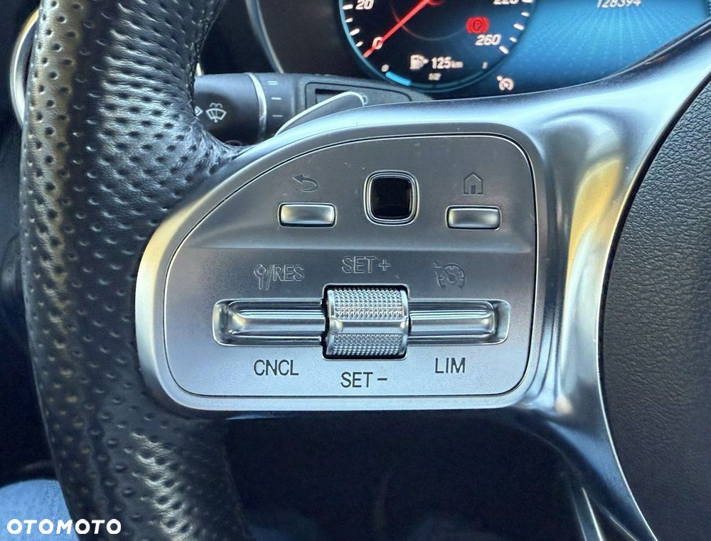 Mercedes-Benz GLC 300 d 4Matic 9G-TRONIC AMG Line - 34