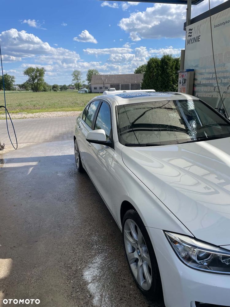 BMW Seria 3 320i xDrive - 10
