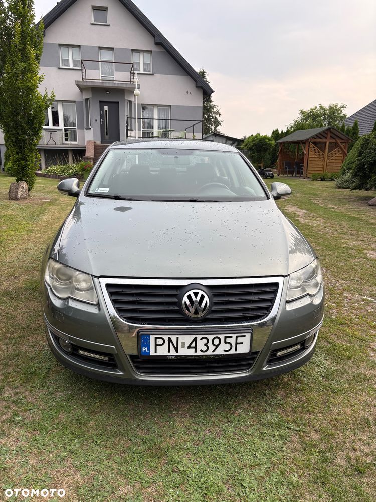 Volkswagen Passat 2.0 FSI Comfortline - 2