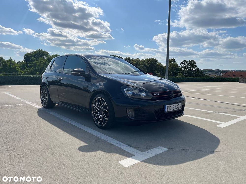 Volkswagen Golf - 1