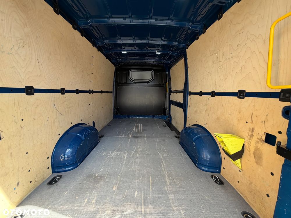 Volkswagen CRAFTER L2H1 Salon Polska Jak Nowy Pełny serwis ASO VW Trwał silnik 2.0TDI 140KM bez BiTurbo! Kamera cofania Parktroniki Przód oraz Tył, Fabryczna zabudowa przestrzeni ładunkowej, Homologacja VAT-1 Alarm, Tempomat z ogranicznikiem pręd.. MirrorLink, Android Auto, Apple Carplay, Ekran 6,5' - 6