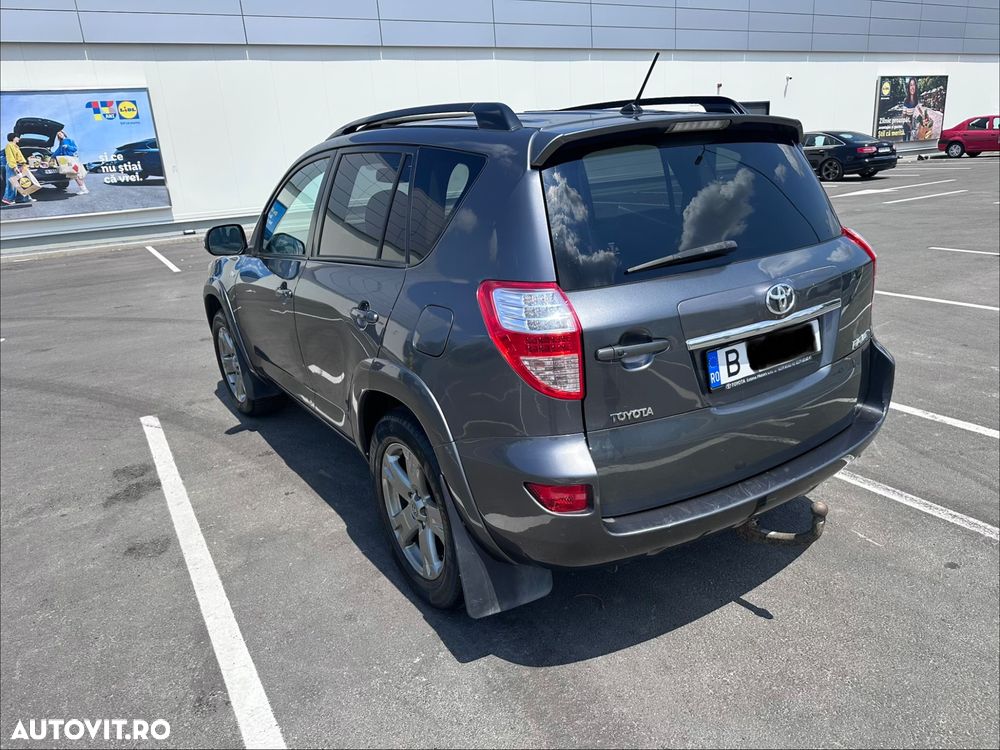 Toyota RAV4 2.2L D-CAT A/T Luxury - 6
