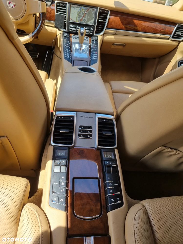 Porsche Panamera 4S - 22