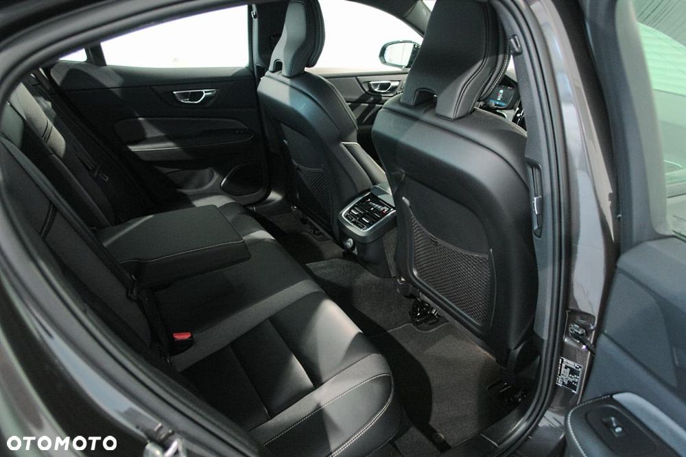 Volvo S60 B5 B AWD Ultimate Dark - 17