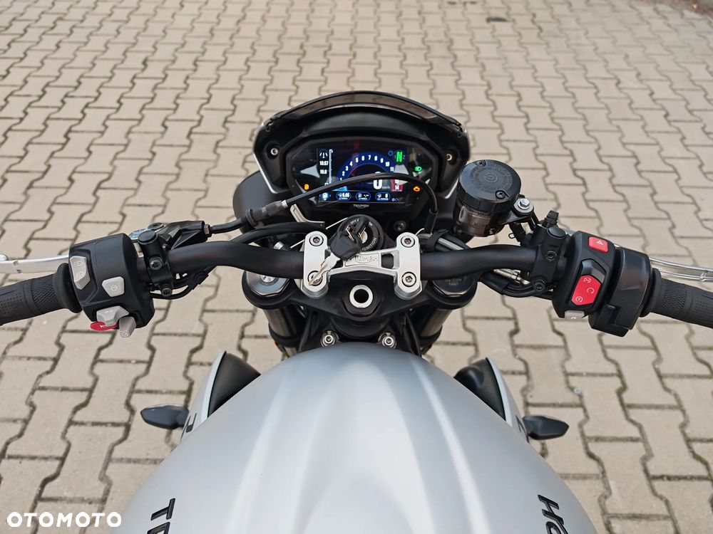 Triumph Street Triple - 16