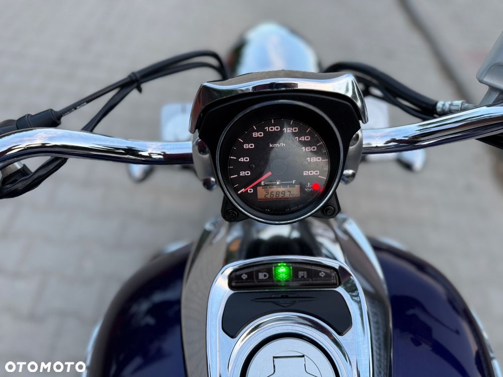 Suzuki Intruder - 28