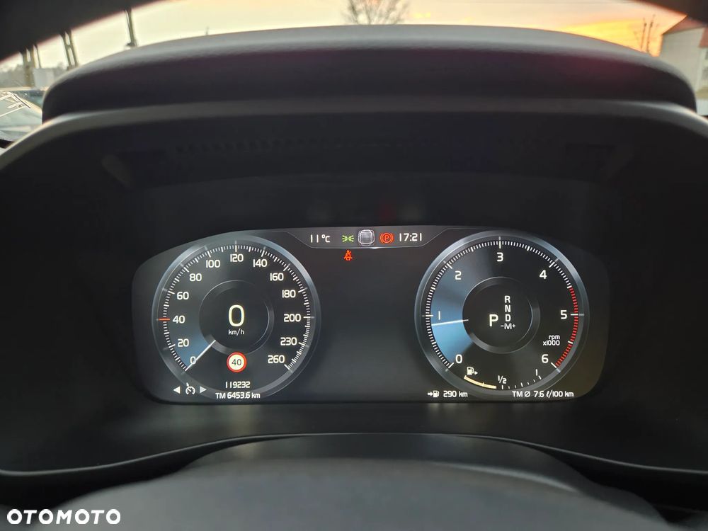 Volvo XC 40 D3 SCR Momentum - 18