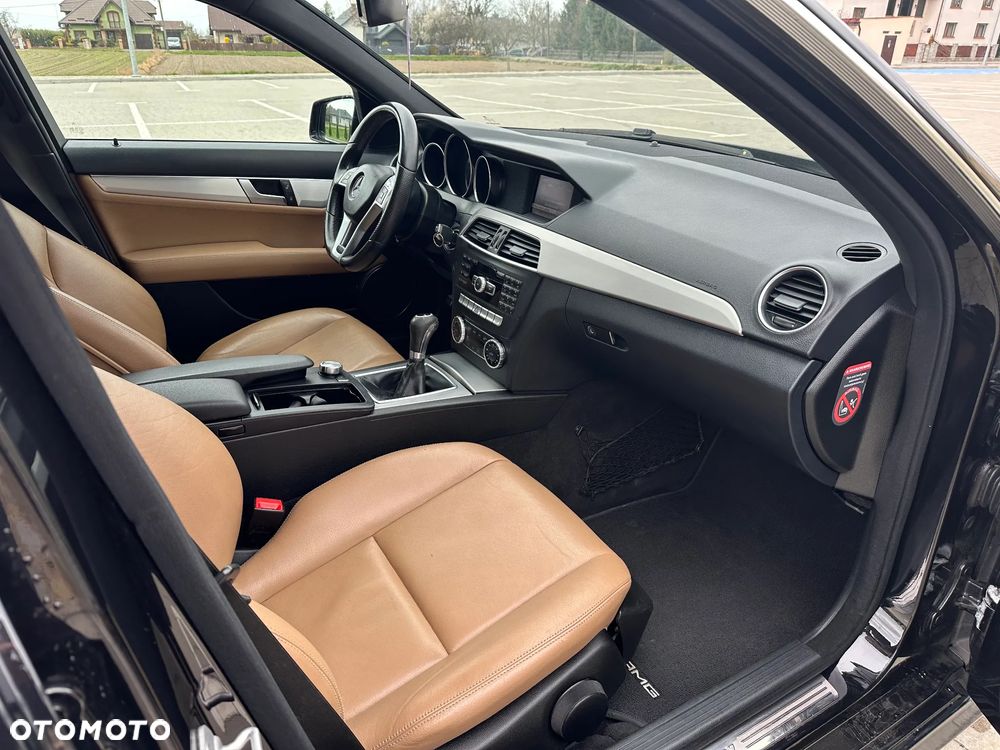Mercedes-Benz Klasa C 200 CDI Avantgarde Edition - 16