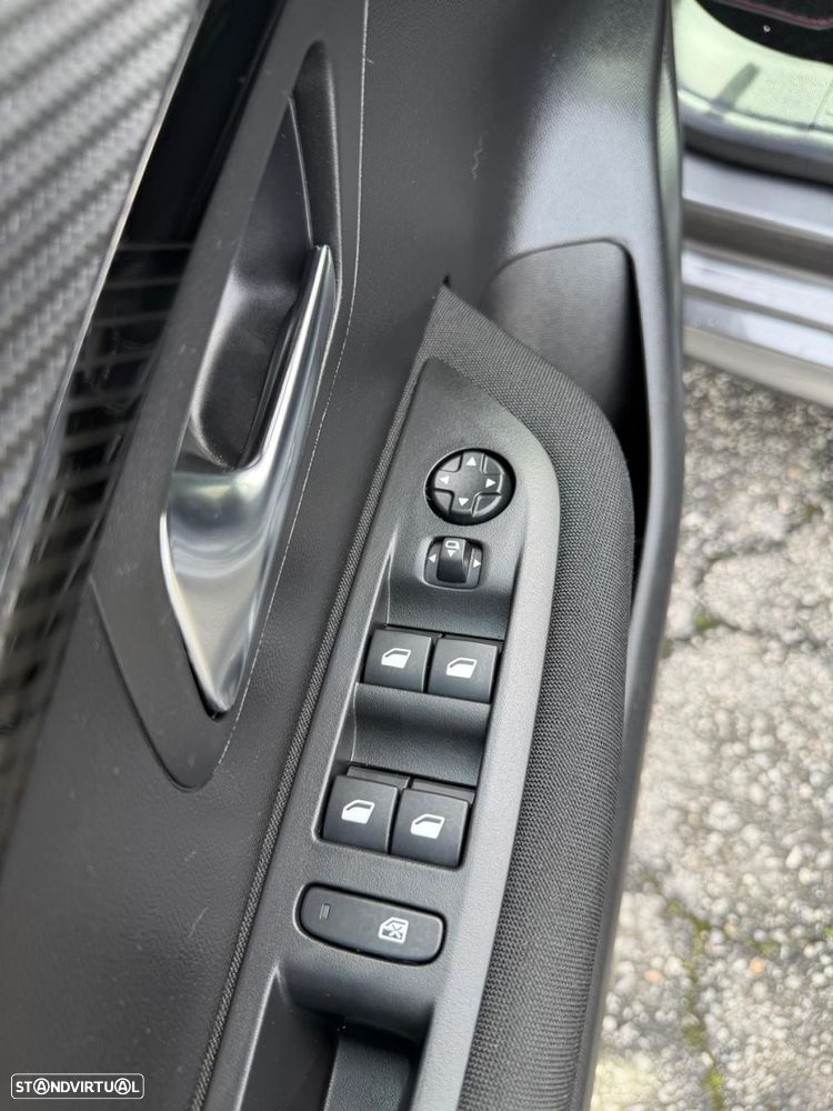 Peugeot 208 1.2 PureTech Allure - 17