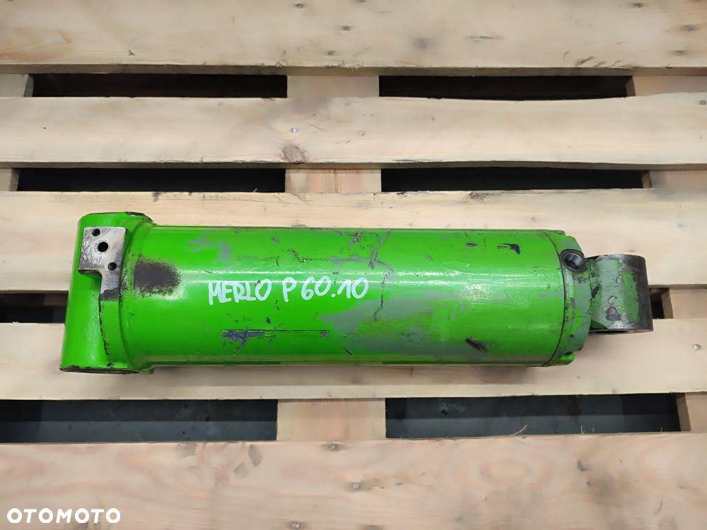 Siłownik kompensacji Merlo P60.10 - 8