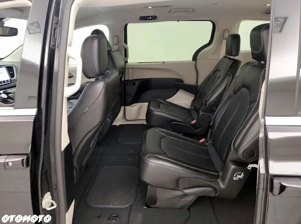 Chrysler Pacifica - 10