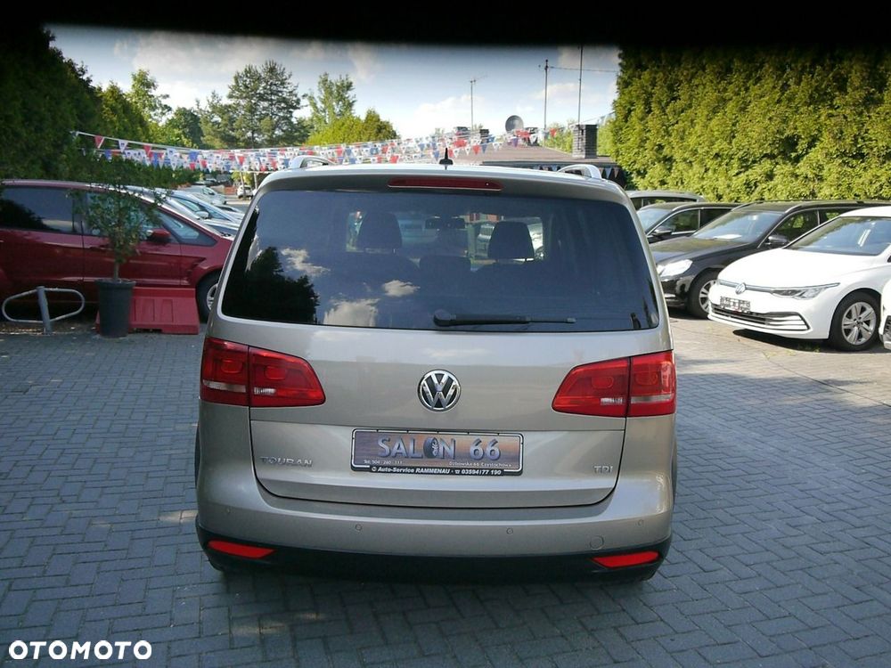 Volkswagen Touran - 12