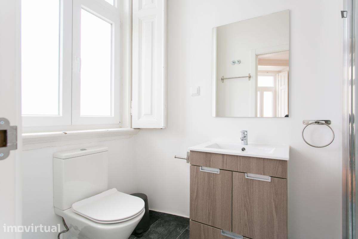 Quarto - localizado em Anjos Lisbon - Grande imagem: 5/28