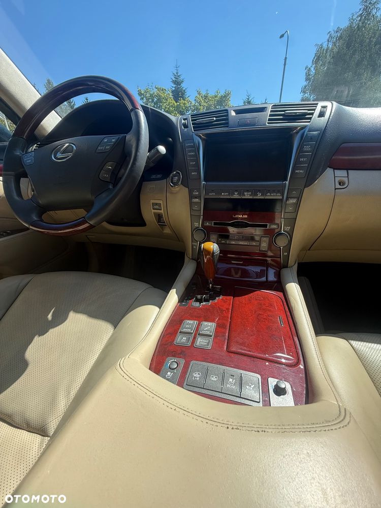 Lexus LS 460 Superior - 23