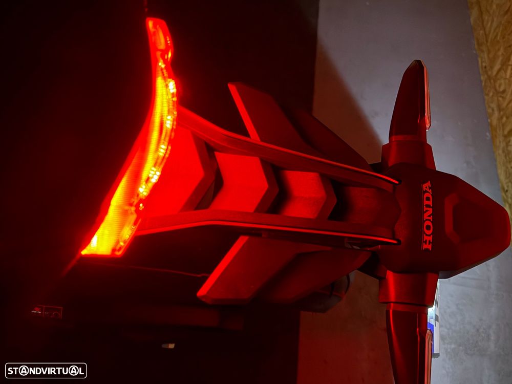 Honda CB 650 R - 24