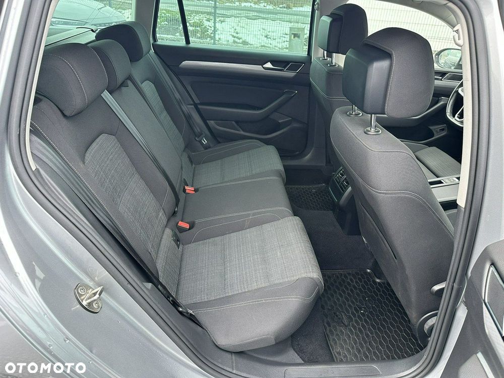 Volkswagen Passat Variant - 13