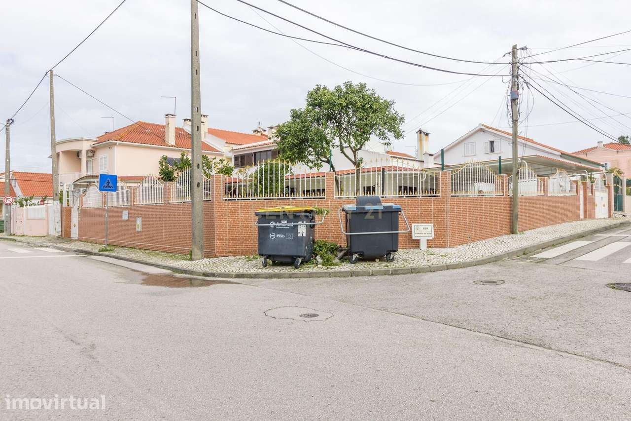 Moradia isolada  de gaveto com  5 assoalhadas num lote de 426 m2 na Qu - Grande imagem: 3/29