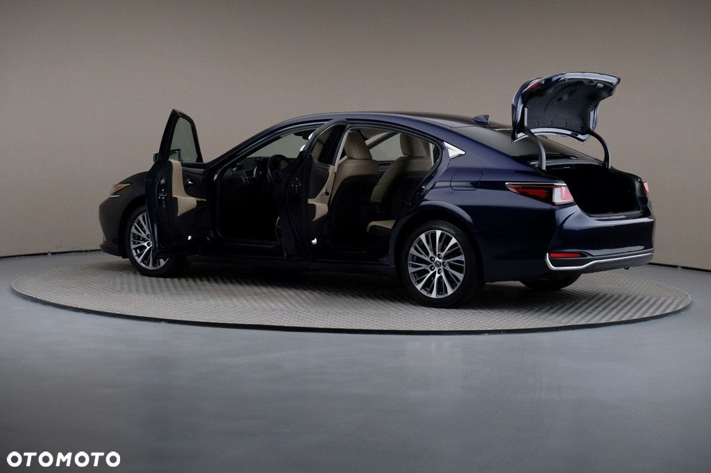 Lexus ES - 7