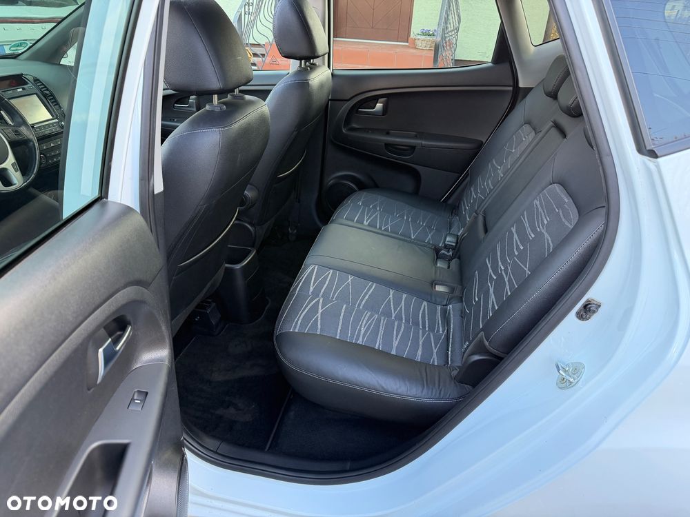 Kia Venga 1.4 CVVT Titanium Collection - 24