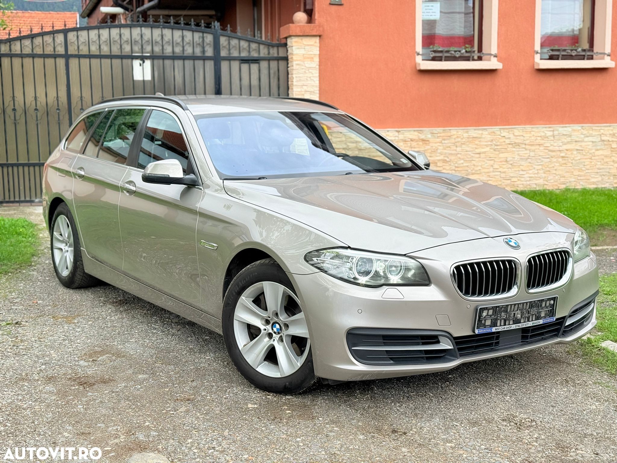 BMW Seria 5 525d Touring Sport-Aut. - 1