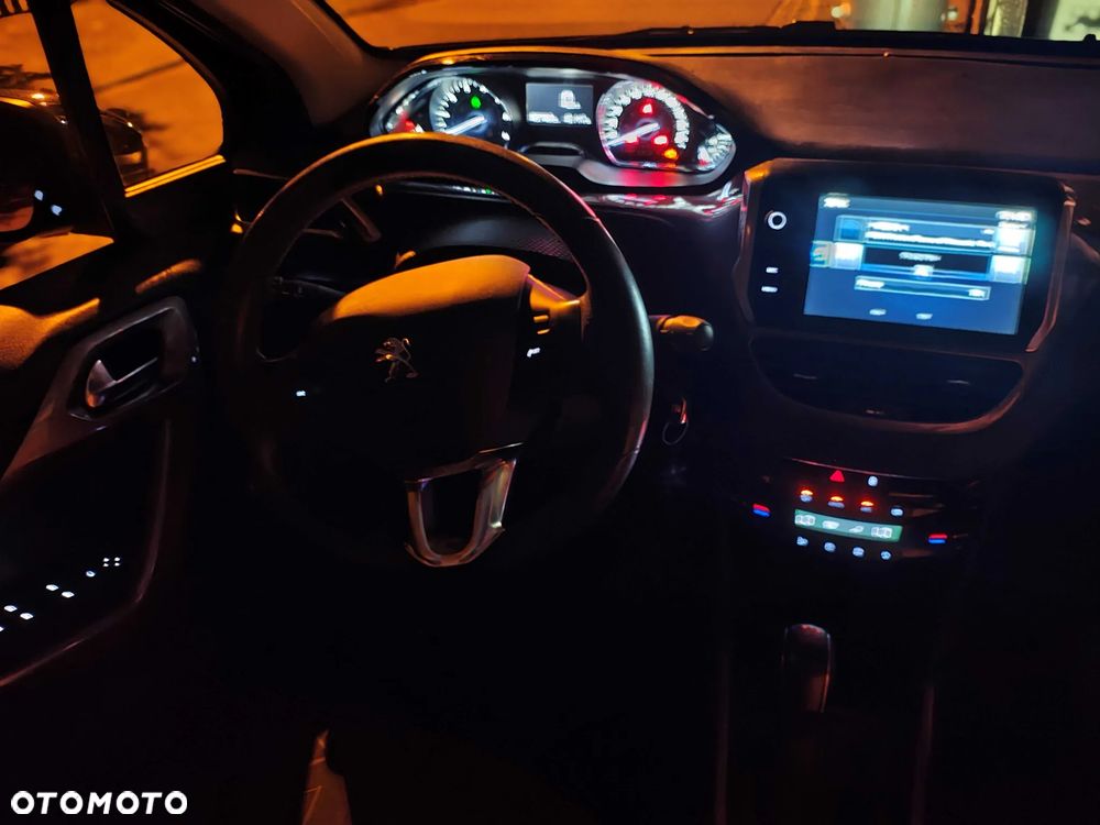Peugeot 2008 1.2 Pure Tech GPF Style - 19