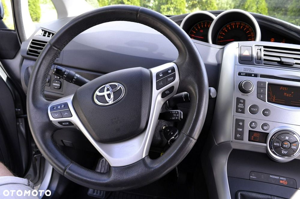 Toyota Verso 1.8 Premium - 20