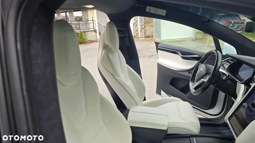 Tesla Model X - 23