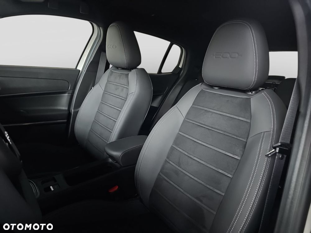 Fiat 600 1.2 Turbo Sport eDCT - 11