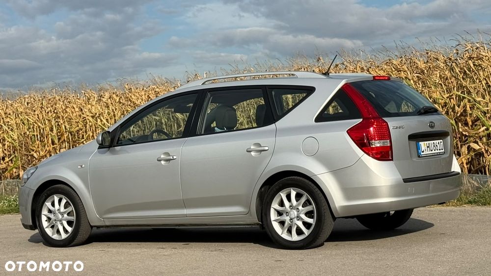 Kia Ceed - 24