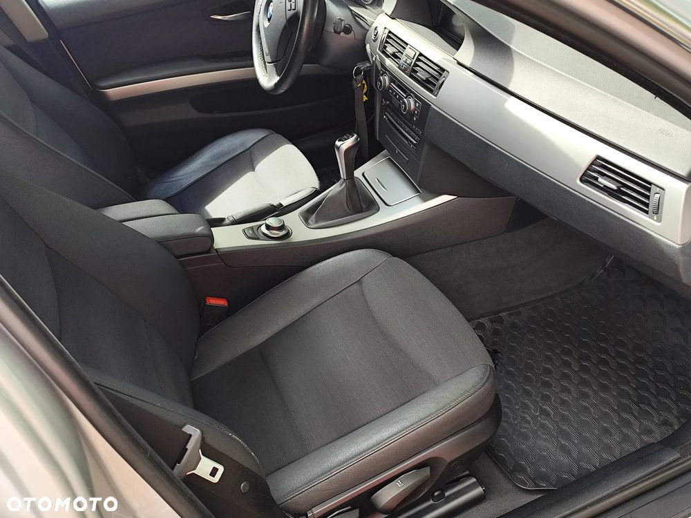 BMW Seria 3 325i xDrive Edition Exclusive - 20