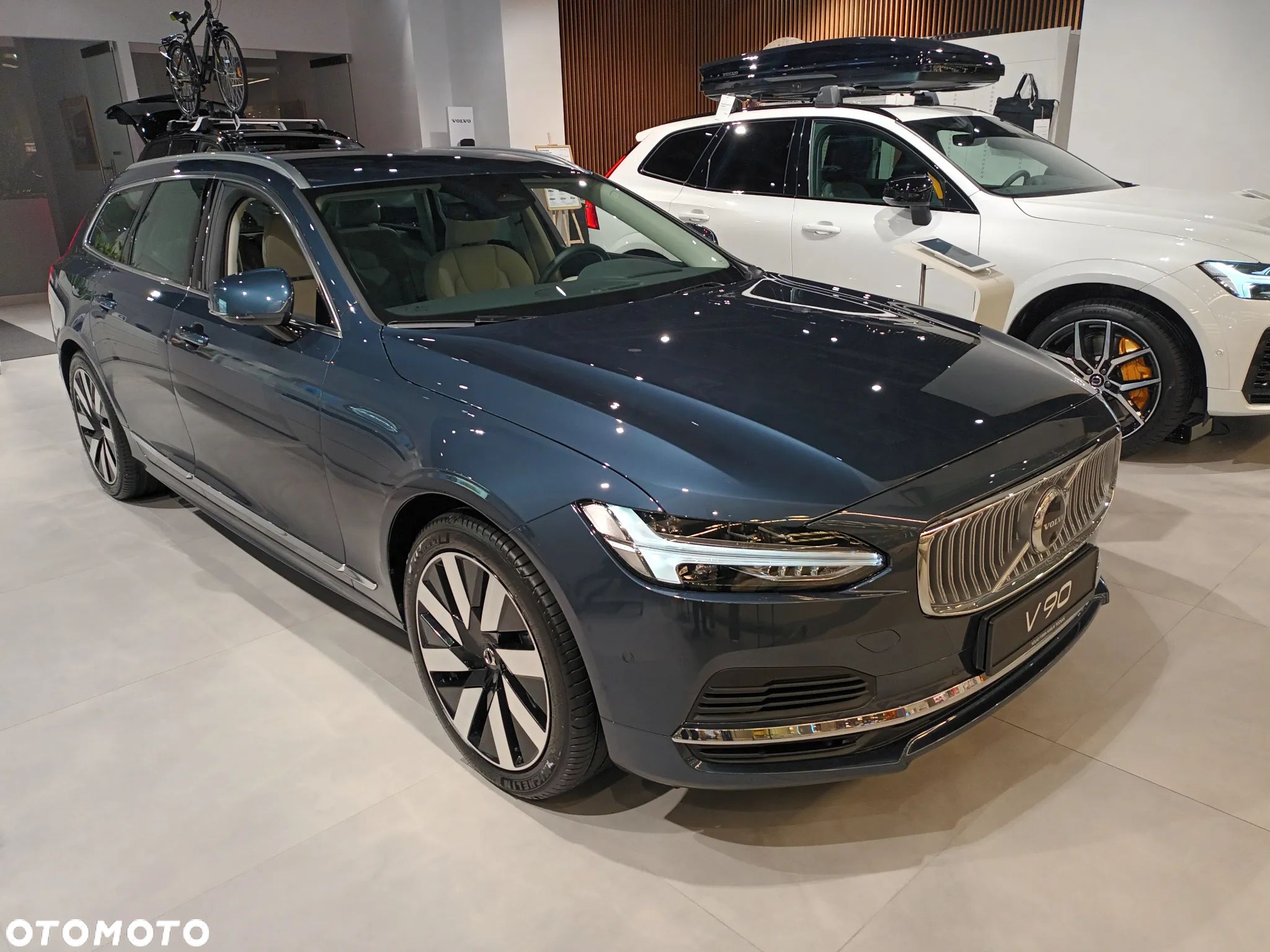 Volvo V90 T6 AWD Plug-In Hybrid Plus Dark - 1