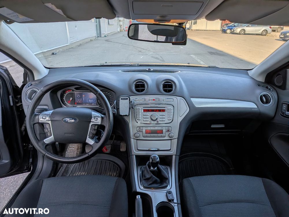 Ford Mondeo 1.8 TDCi Ambiente - 9