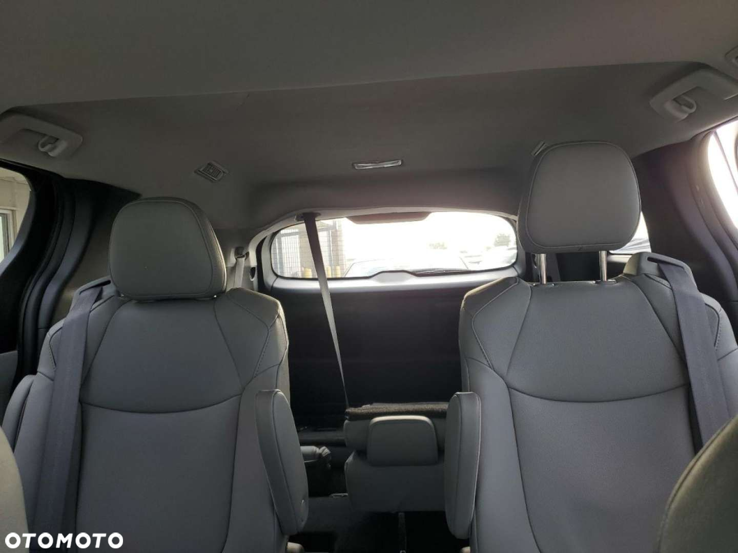 Toyota Sienna - 11
