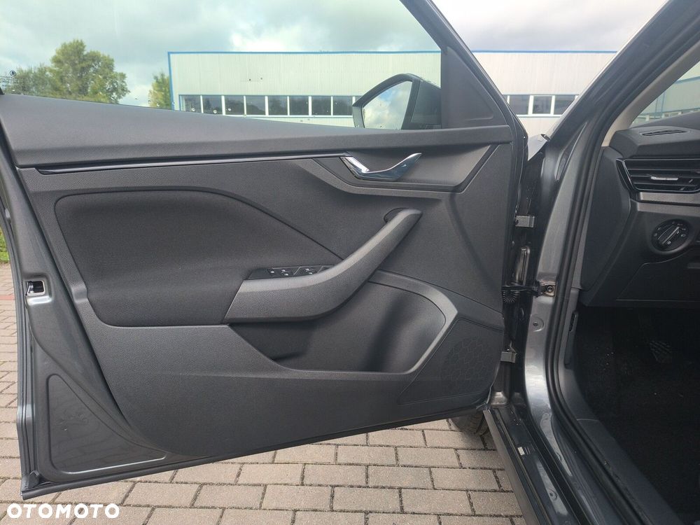 Skoda Kamiq 1.0 TSI Essence - 11