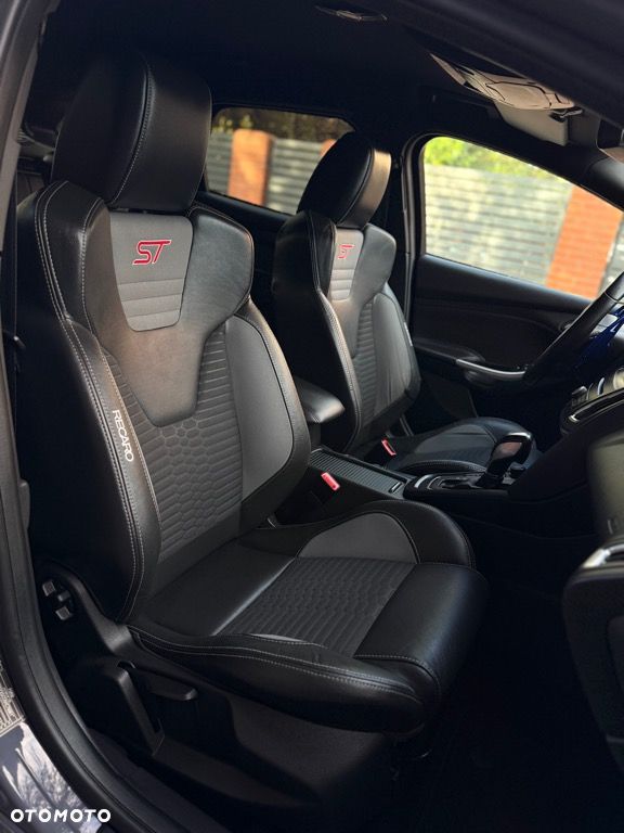 Ford Focus 2.0 TDCi ST mit Leder-Sport-Paket - 33