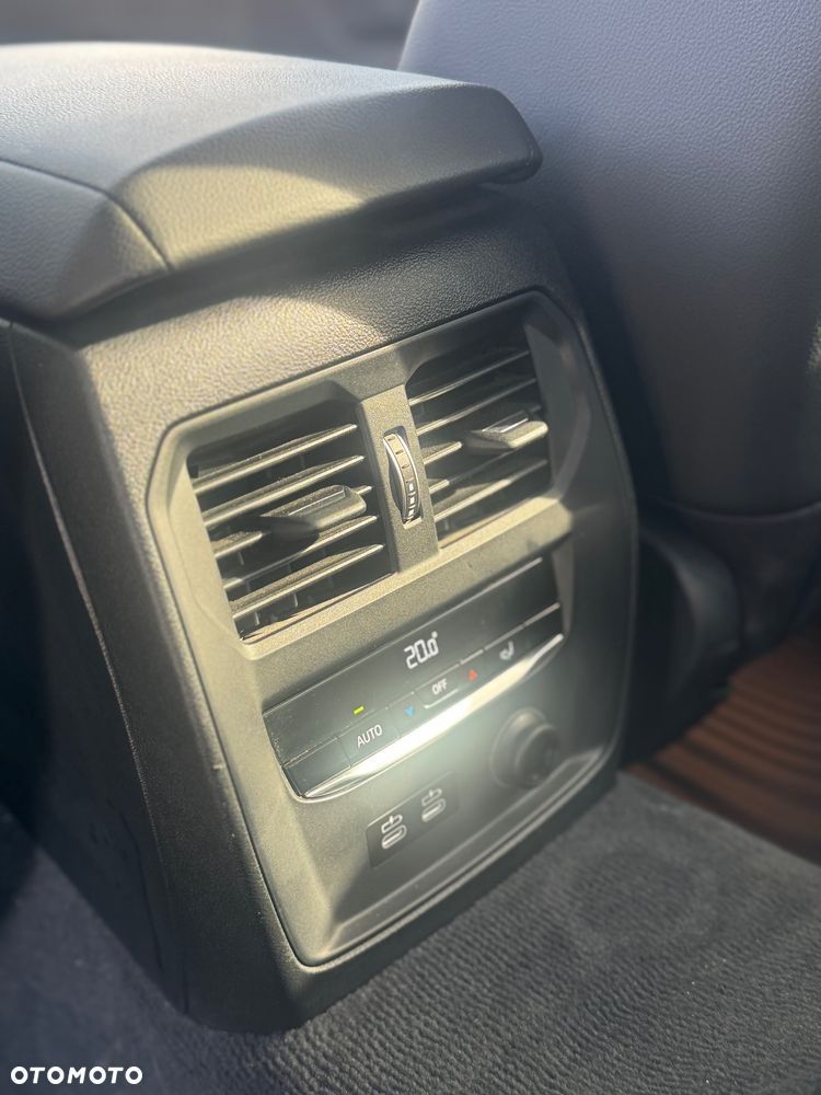BMW Seria 3 330i M Sport - 24