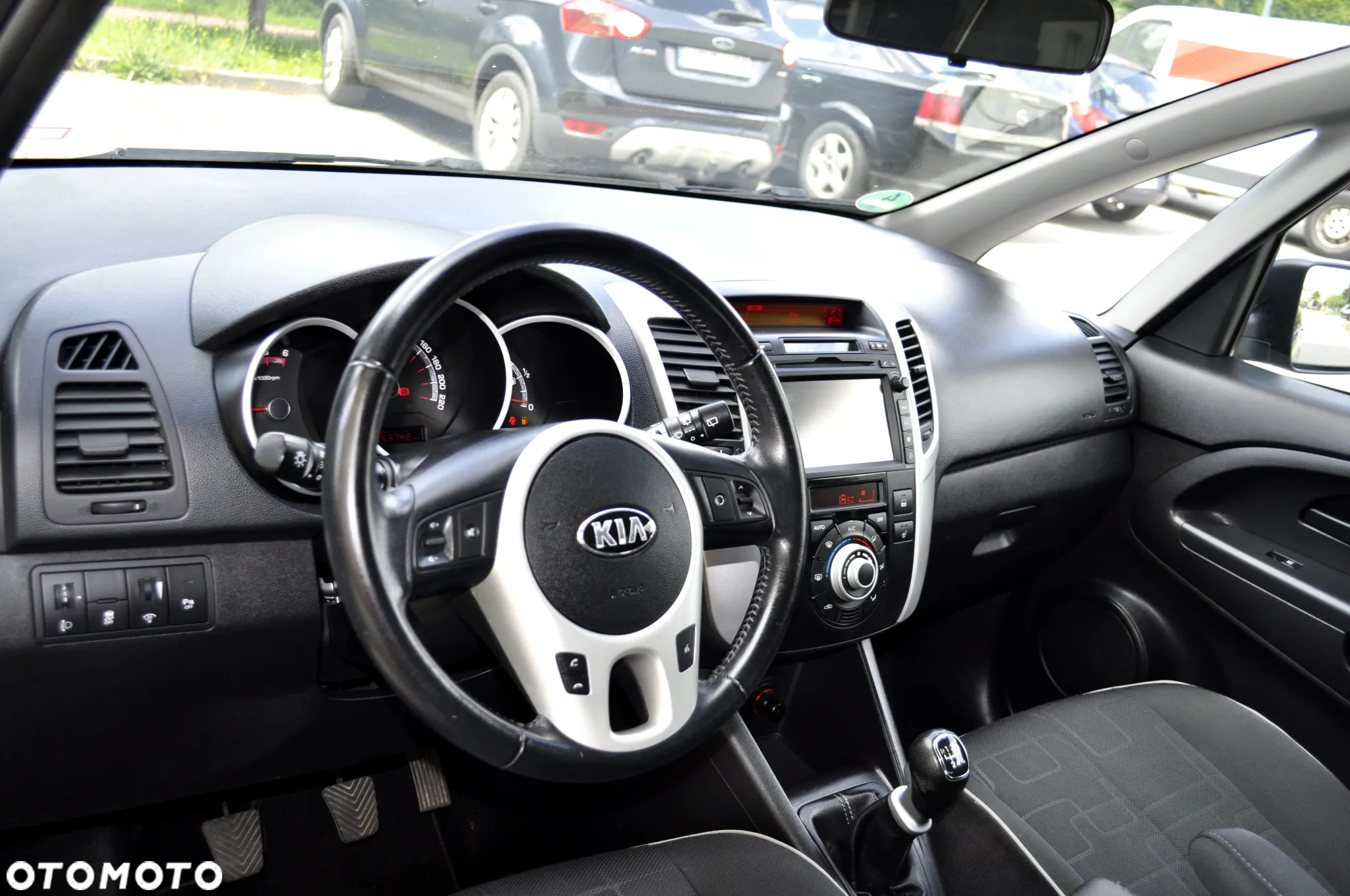 Kia Venga 1.6 CRDi 128 Business Line - 24