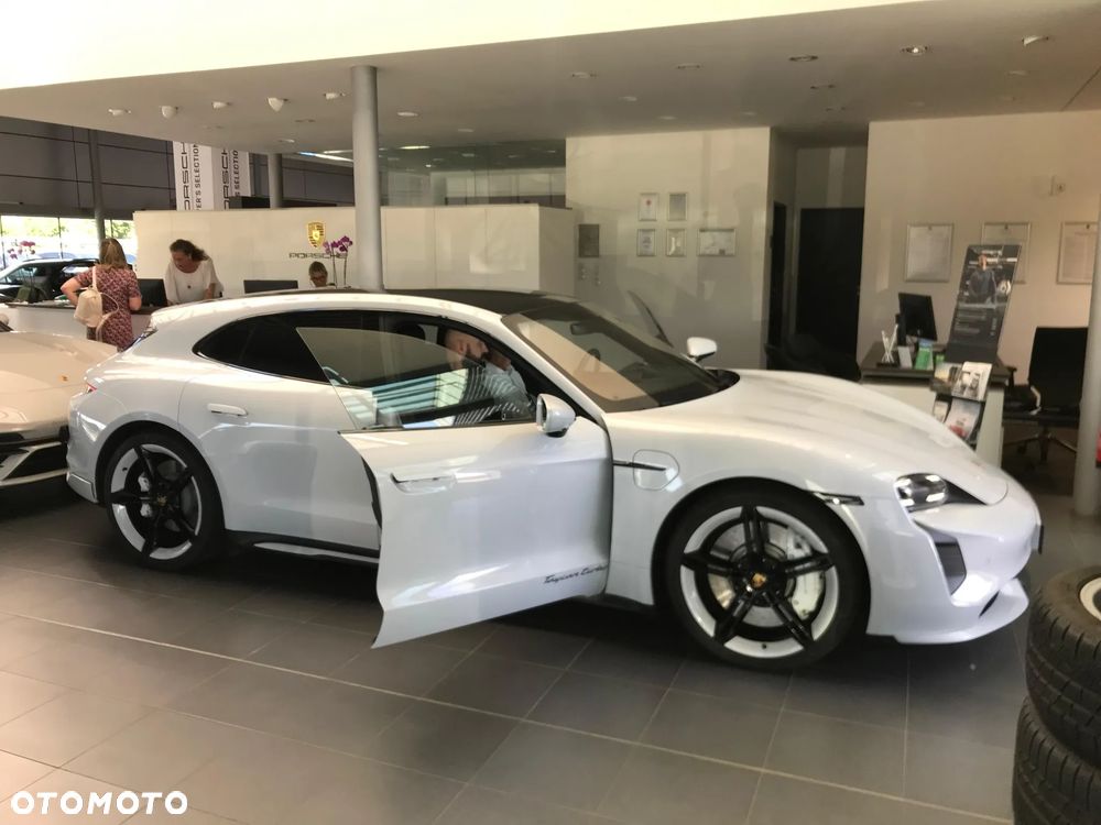 Porsche Taycan Turbo - 8