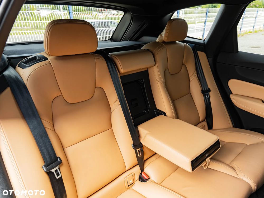 Volvo XC 60 B4 D AWD Ultimate Bright - 27