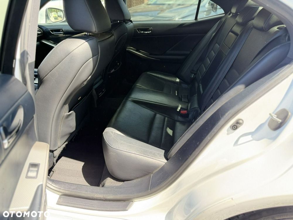 Lexus IS - 8