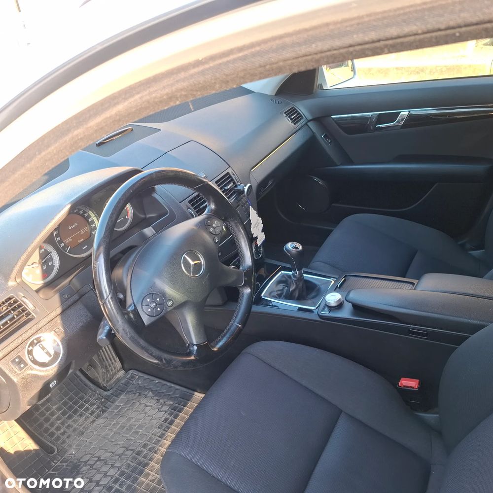 Mercedes-Benz Klasa C 220 CDI BlueEff Avantgarde - 6