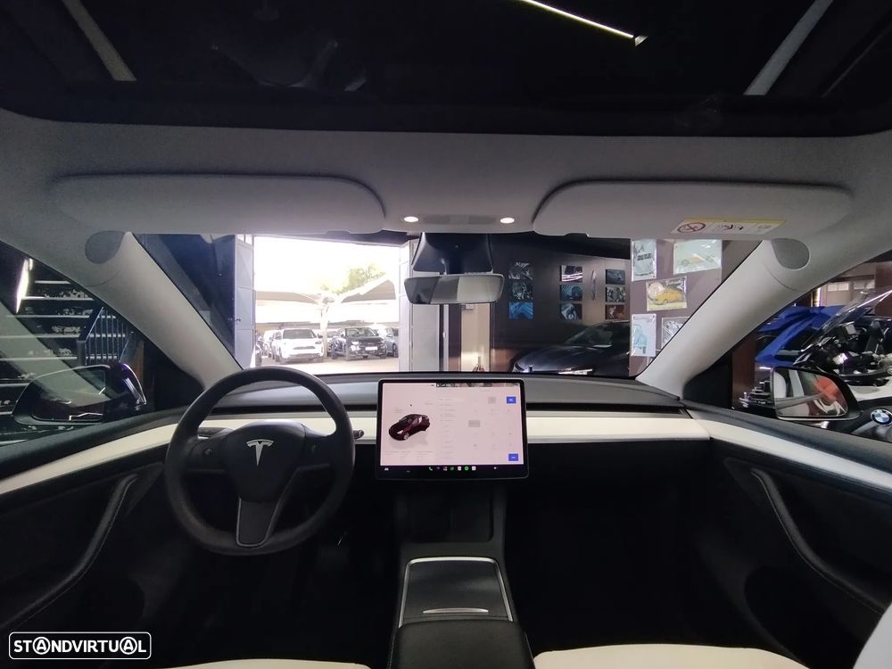 Tesla Model Y Long-Range RWD — fotografia 17