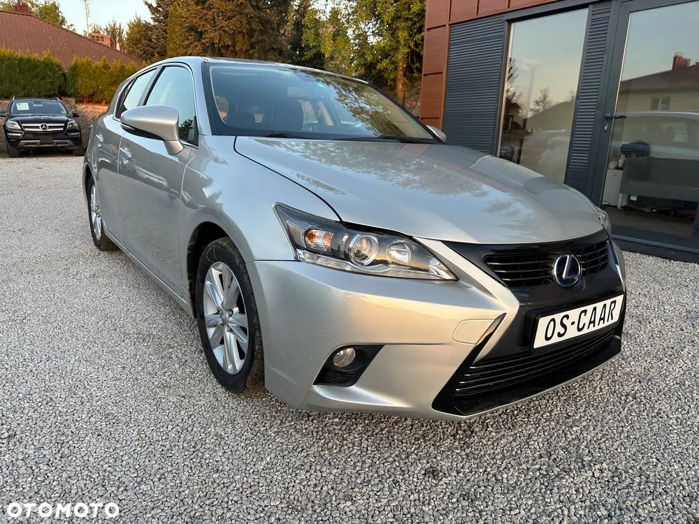 Lexus CT ver-200h - 13